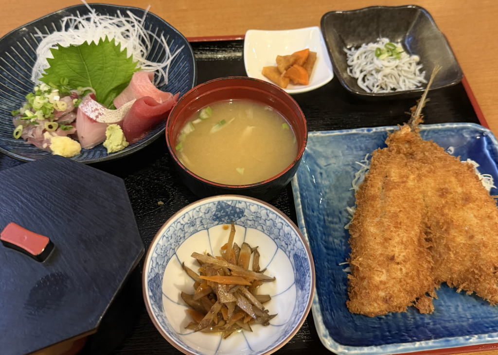熱海駅で食べたアジフライ